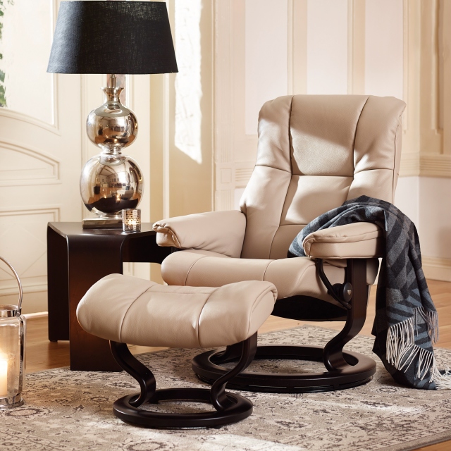 Chair & Footstool With Classic Base In Leather - Stressless Mayfair
