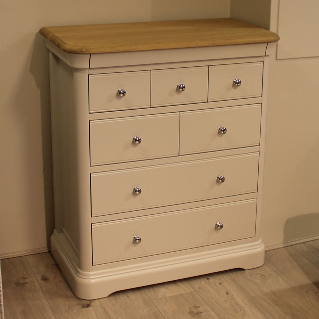 Chest Of 7 Drawers  - Item As Pictured - Reed