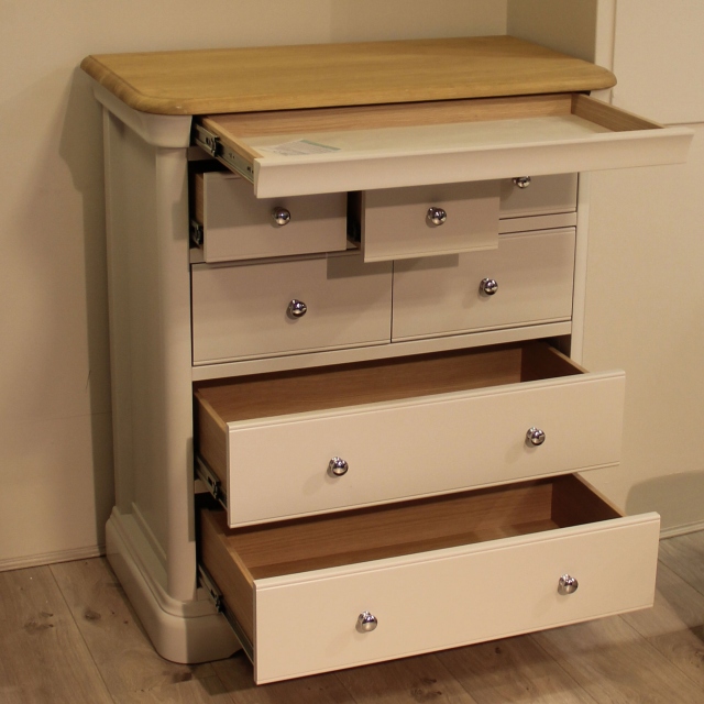 Chest Of 7 Drawers  - Item As Pictured - Reed