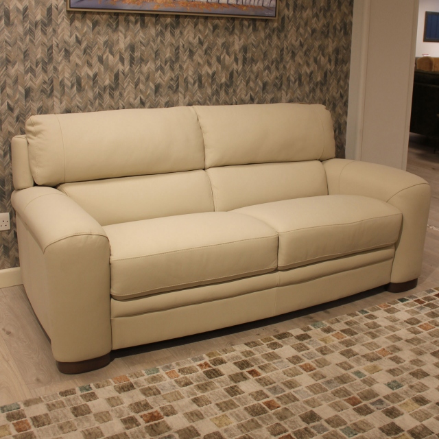 2.5 Seat Sofa In Leather - Item as Pictured - Giovanni
